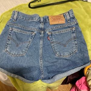 Vintage Levis high rise shorts